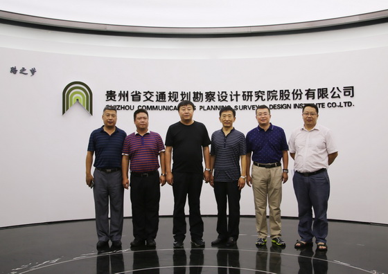 長春市公路規劃勘測設計院有限公司及長春市交通運輸局、德惠市交通運輸局相關領導一行到我司交流指導